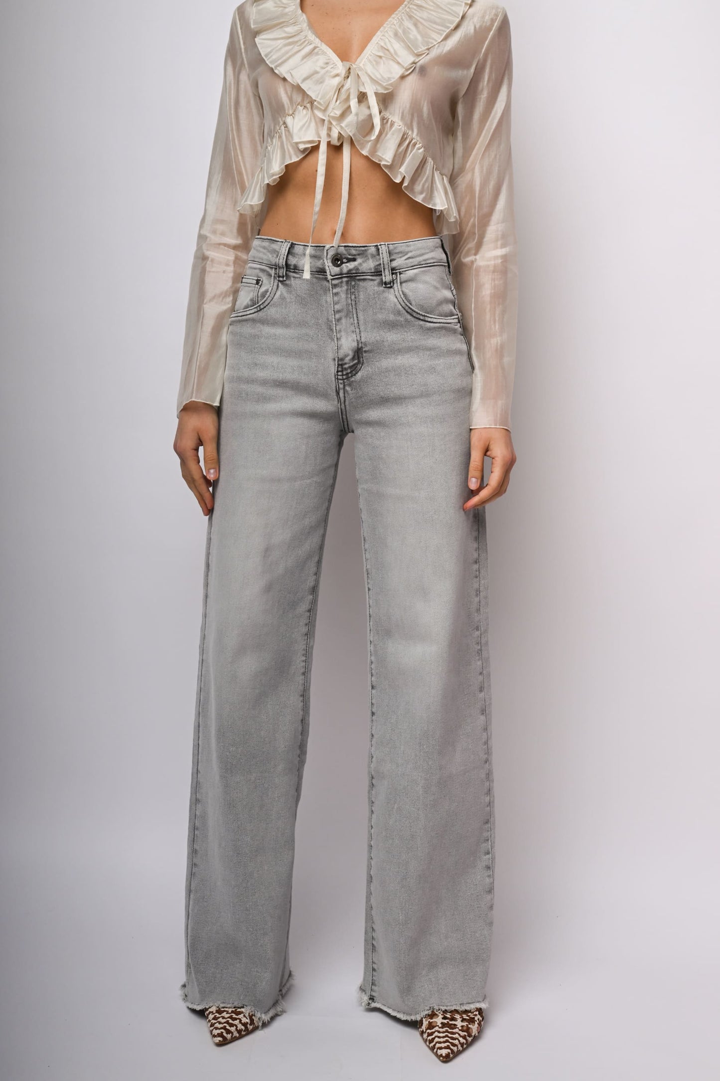 Jeans a gamba ampia sfrangiati